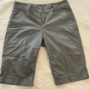 DKNY JEANS Khaki Bermuda Shorts Sz 4